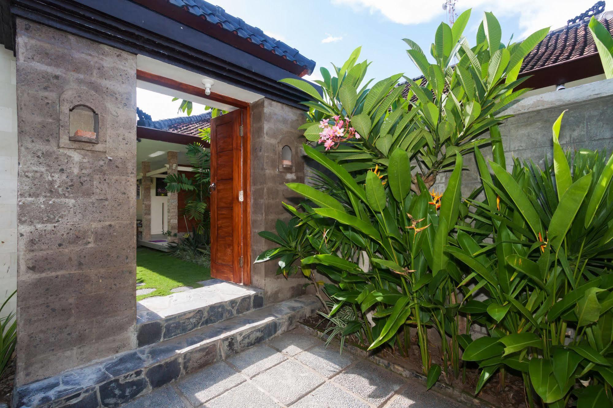 Zen Rooms Sanur Blanjong Sekawaru Bagian luar foto